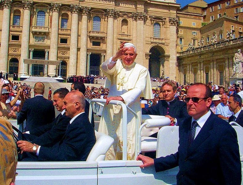 789px-Pope_Benedict_XVI.jpg
